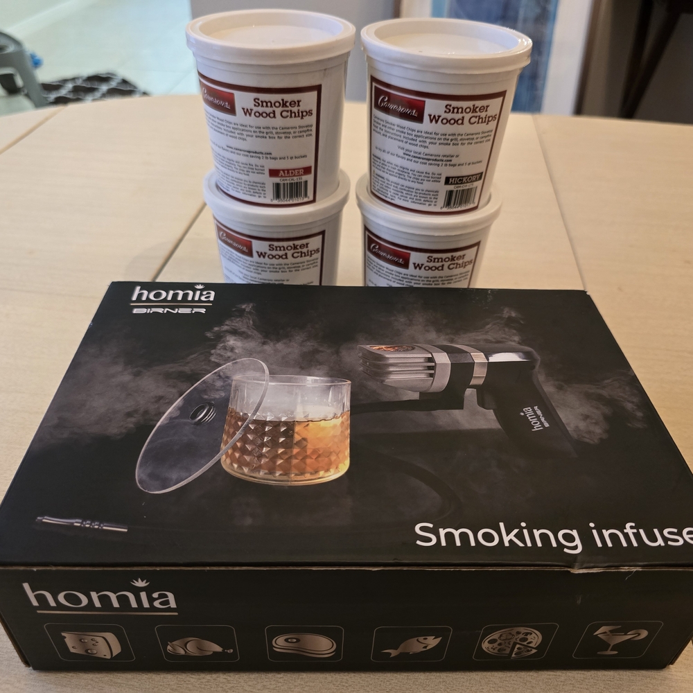 Smoking Infuser Set Starter Kit witb 4 Smoker Wood Chip Buckets, New in Box!